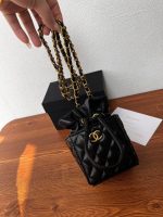 Chanel Drawstring bucket bag - Image 4